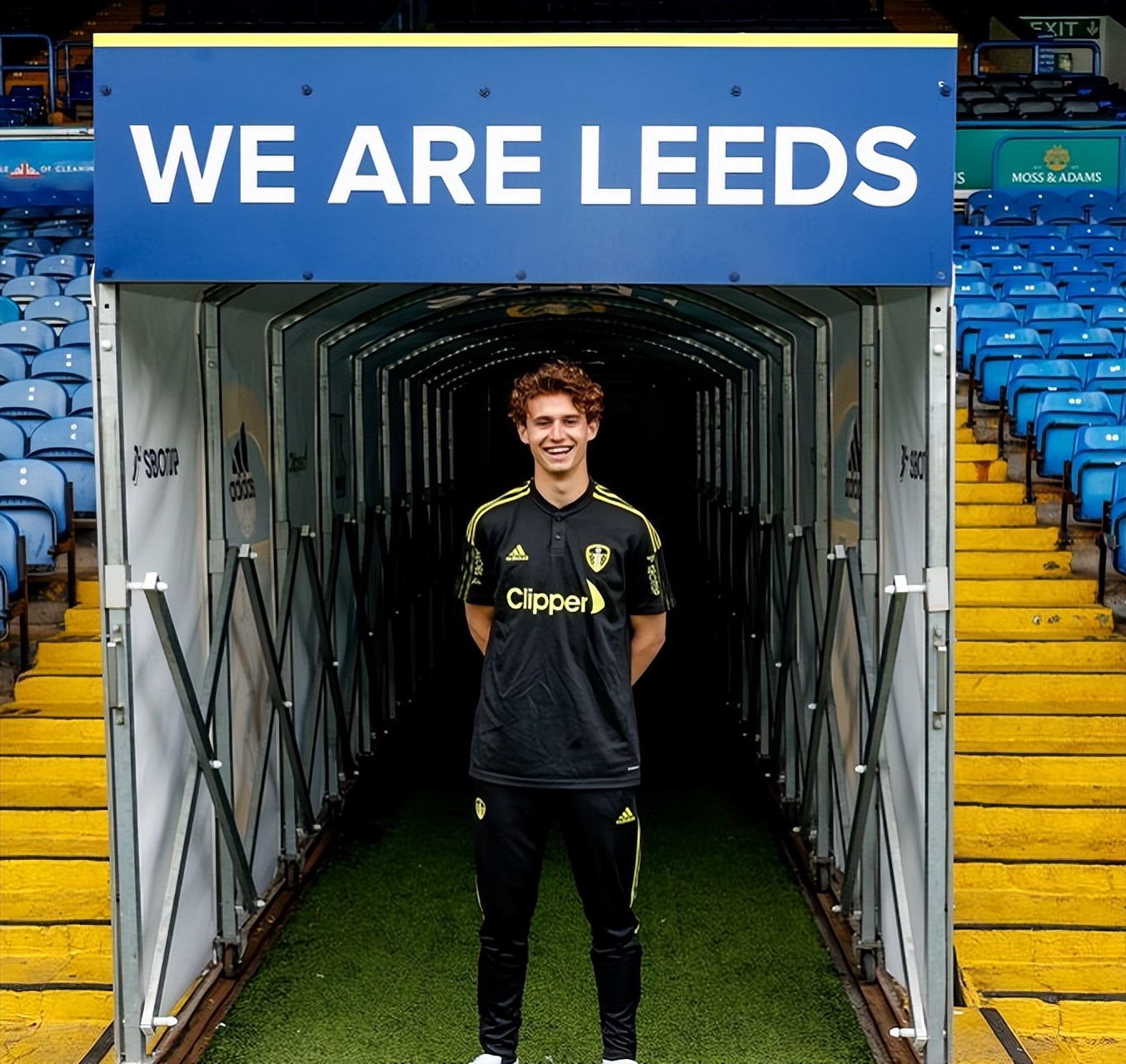 曼联训练开放日；关键时刻官宣签约引欢呼；欧联在即；心理建设被强调的简单介绍