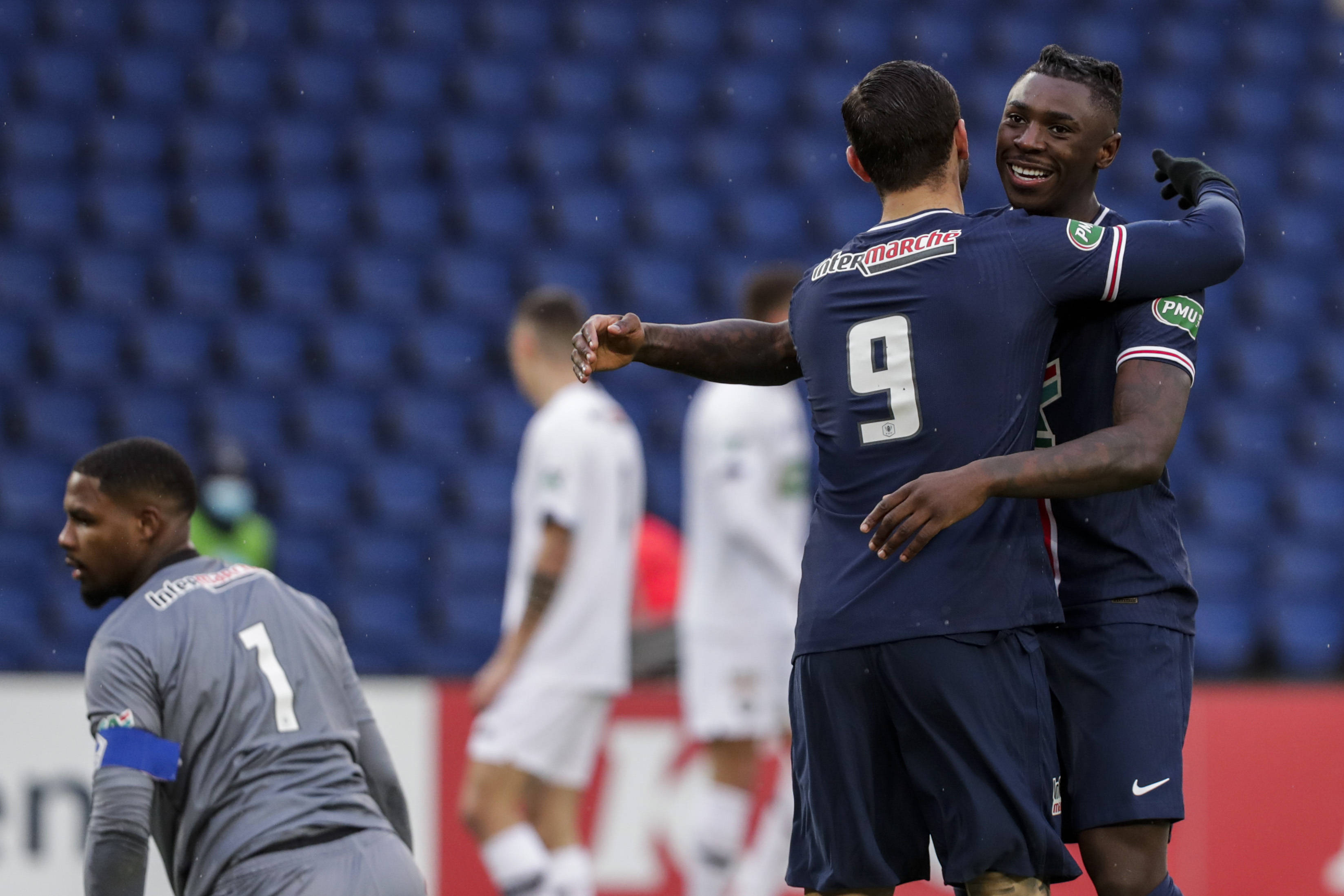 包含今晨广州队调整名单以备欧超杯罗马临场应变备战法国杯，这一次真的转会期广州队调整名单以备NBA总决赛的词条